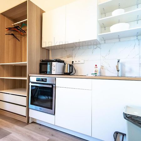 Storey Apartment Close To Metro Palmovka Прага Экстерьер фото